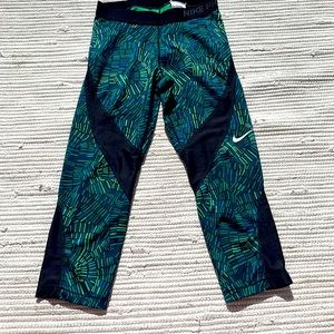 Nike Pro Capri Green Black Dri-Fit Woman’s Medium